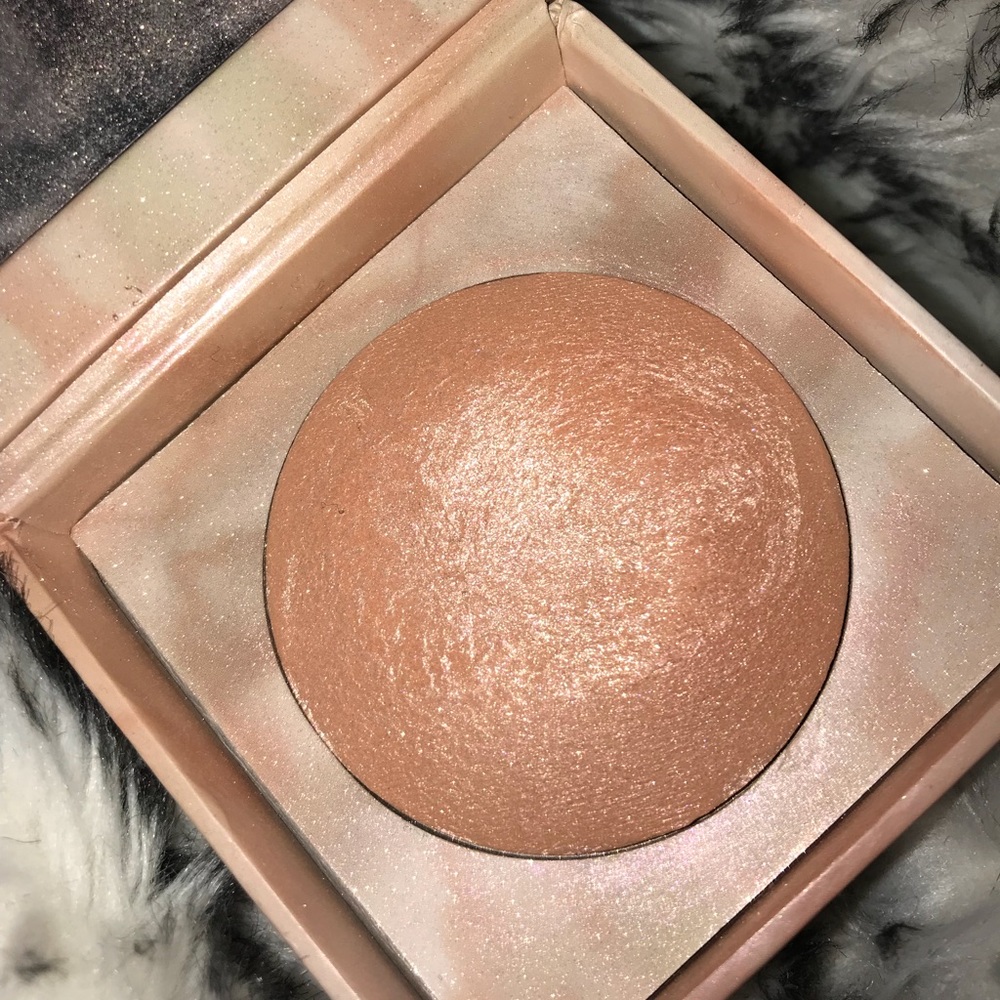 ✨GET THE GLOW✨Urban Decay NAKED illuminated “Aura”